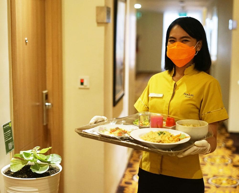 ホテル ホリソン チレドゥグ ジャカルタ エクステリア 写真